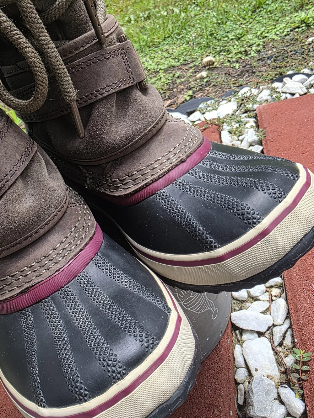 Sorel Women's Brown and Black Winter Duck Boots with Maroon Trim Size 6.5 Used.